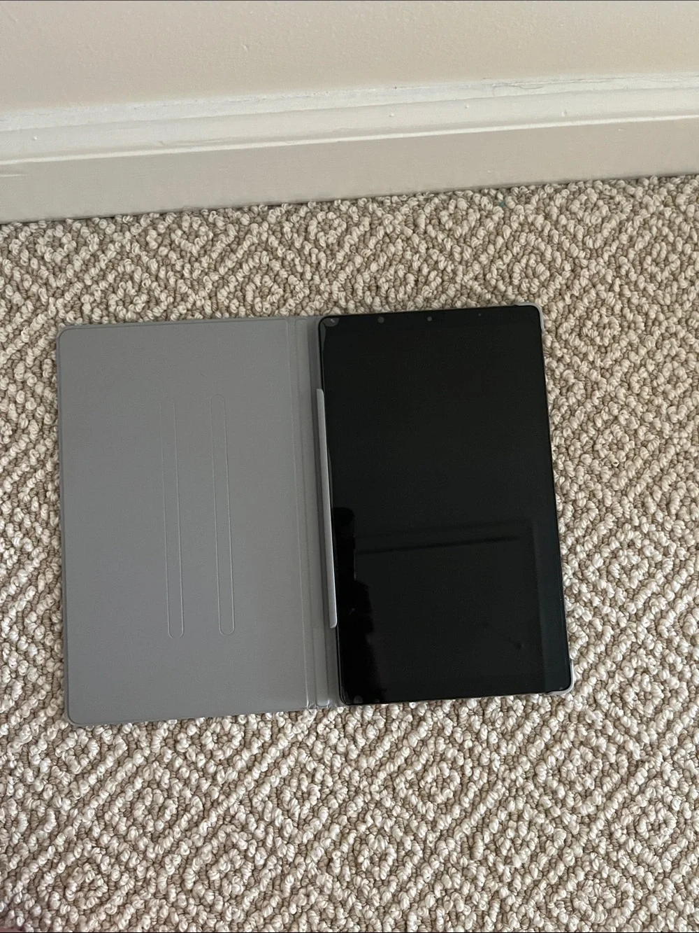 Samsung Black Tablet with Detachable Bluetooth Keyboard and Cables
